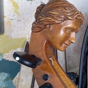 Tête sculptée de viole de gambe basse montée cordes en boyau Frechina