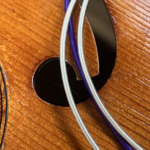 corde en boyau filée argent Frechina sur instrument